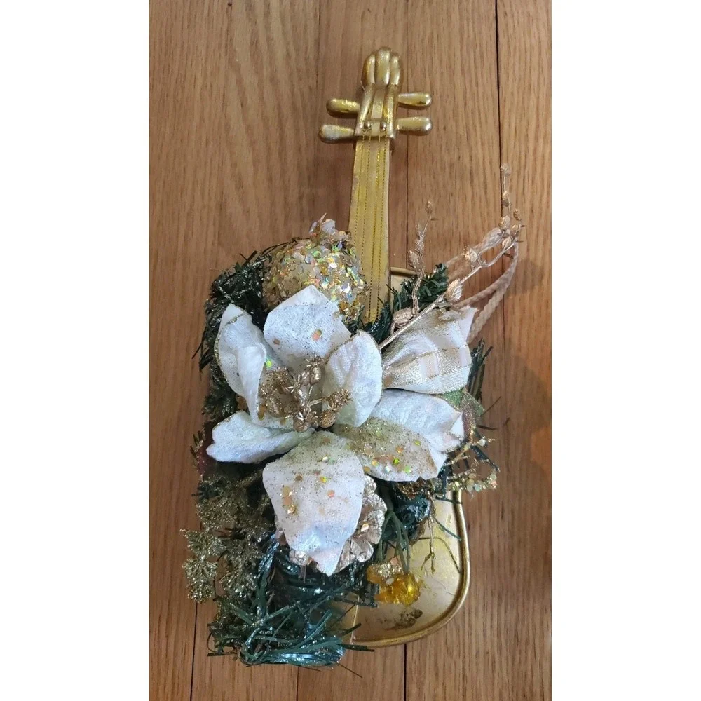 Vtg Decorative Violins Plastic Floral Gold Thread Holiday Decor Ornament Wreath